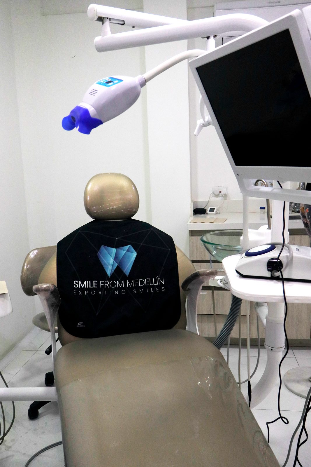 Reception and spaces at Smile From Medellín, premium dental clinic