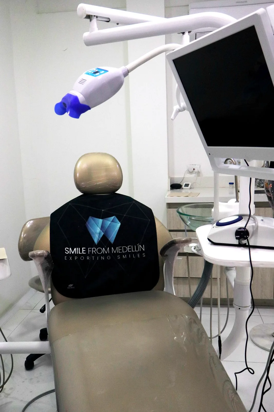 Reception and spaces at Smile From Medellín, premium dental clinic